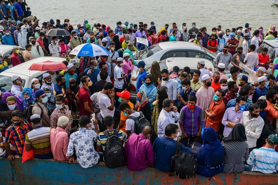 Dhaka-bound people’s rush raises fear of virus spread