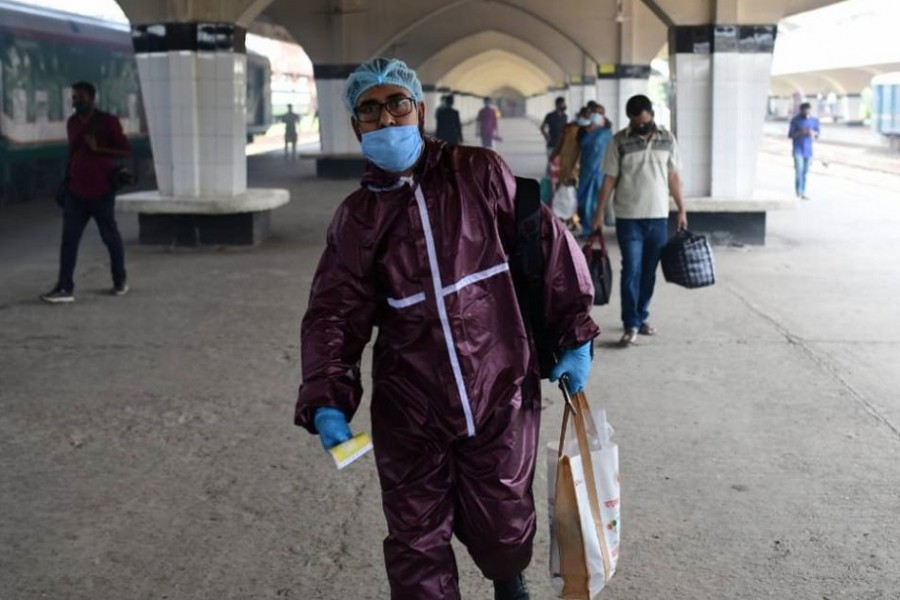 Govt, private offices reopen amid surge in virus cases, deaths