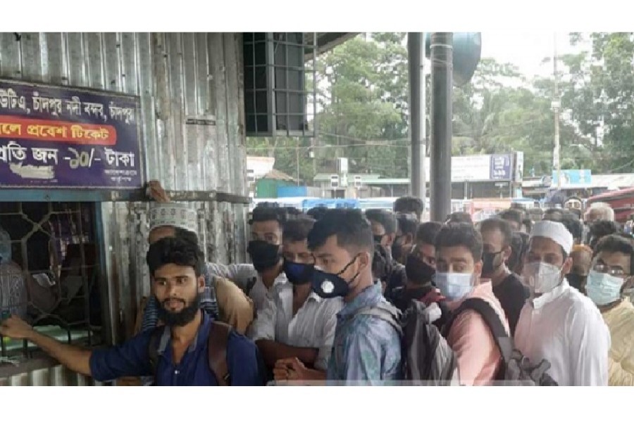 Passengers flout social distancing at Chandpur launch terminal