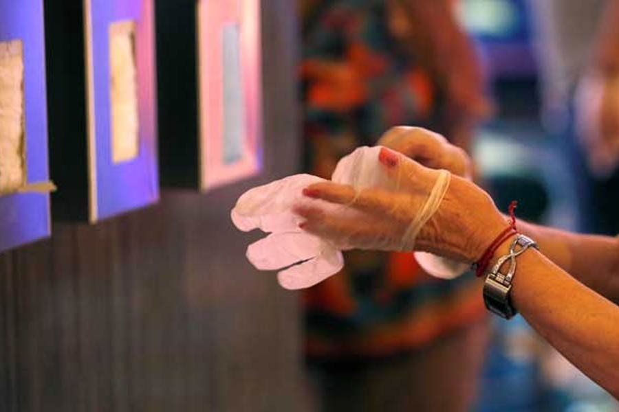 Malaysia sees no quick end to gloves industry shortages