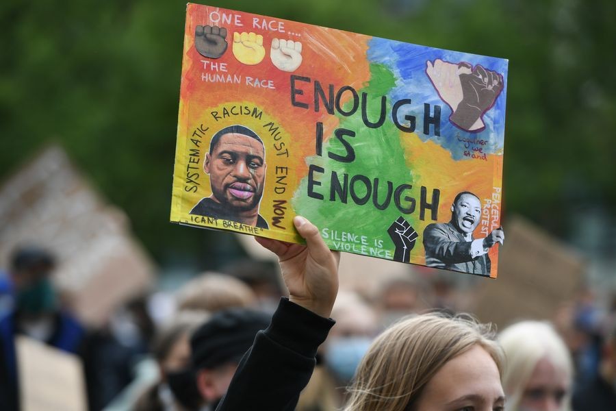 People take part in a protest over the death of George Floyd in Frankfurt, Germany, June 5, 2020. (Xinhua/Lu Yang)