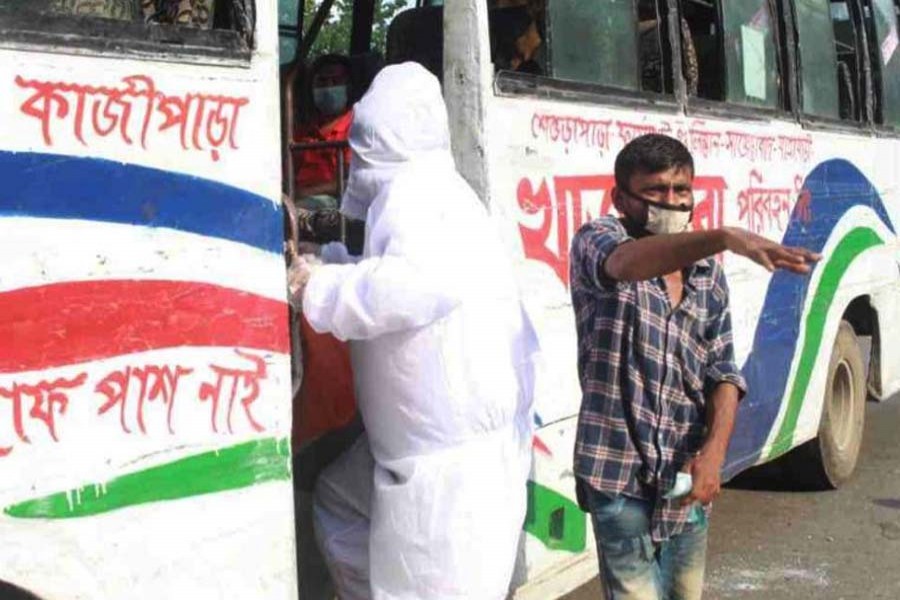 Govt to punish errant transporters for charging extra fare in pandemic
