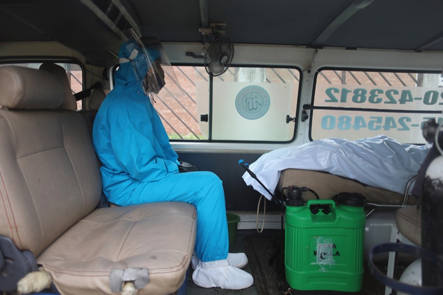 Covid cases hit new daily record of 3,190, deaths cross 1,000