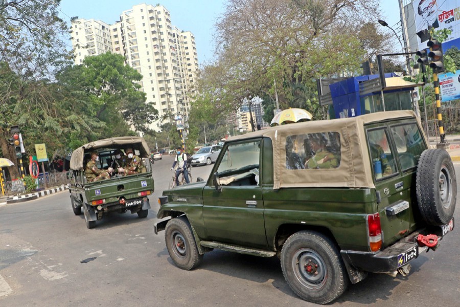 Army to patrol virus red zones