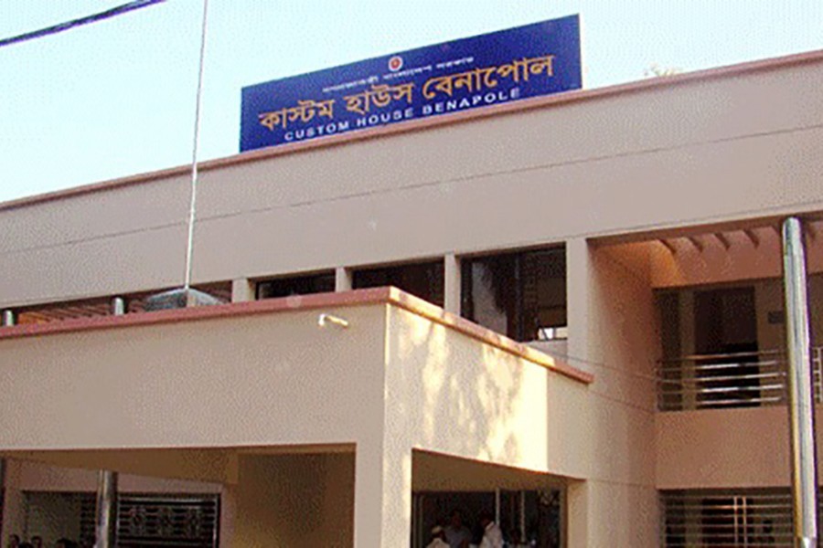 Customs goes tough against tax evasion in Benapole port