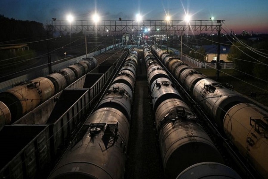 Oil prices gain on fall in US crude stockpiles