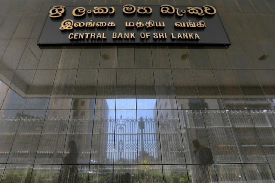 People walk past the main entrance of the Sri Lanka's Central Bank in Colombo, Sri Lanka, March 24, 2017 — Reuters/Files