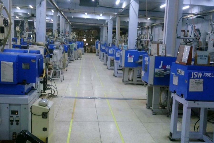 Govt fixes Tk 8000 as min wage in plastic sector