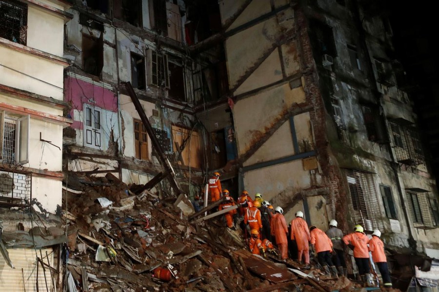 Mumbai building collapse kills eight