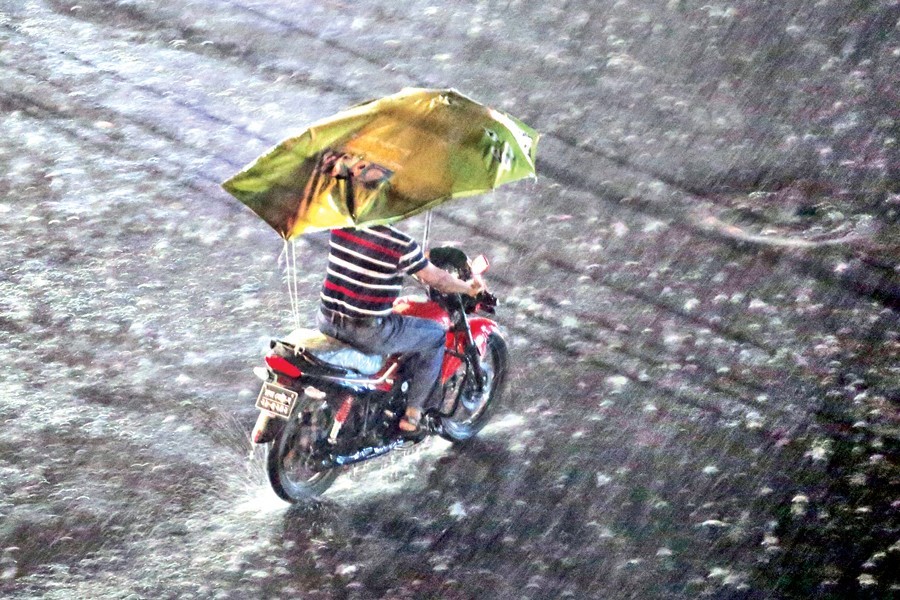 Met Office forecasts heavy rain, issues cautionary signal No 3
