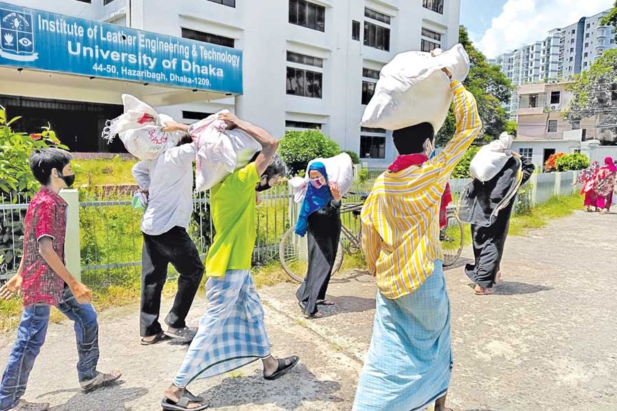 Volunteers carrying Jhilimili rations to children