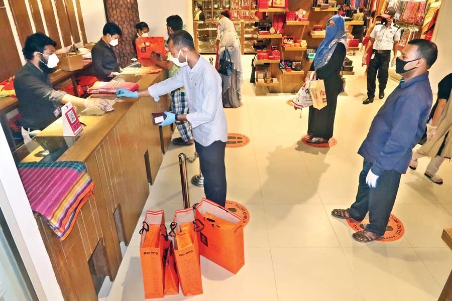 Govt extends shopping hours by one hour amid pandemic