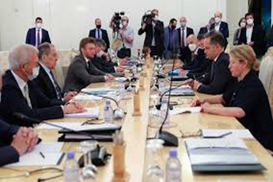 WHO says talking about new COVID-19 vaccine with Russia