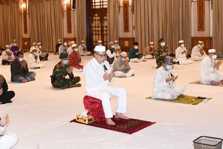President hosts milad marking National Mourning Day