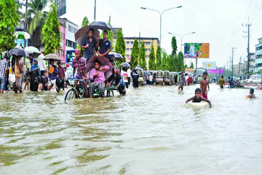 Trade suffers in waterlogged biz hubs in Ctg