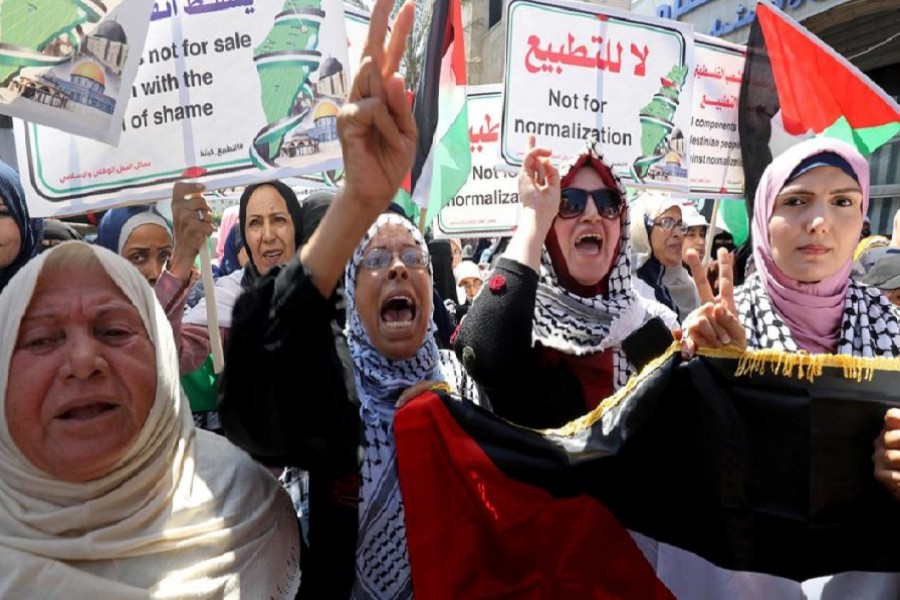 Palestinians in Gaza City take part in a protest against the United Arab Emirates' deal with Israel to normalise relations 	—Reuters