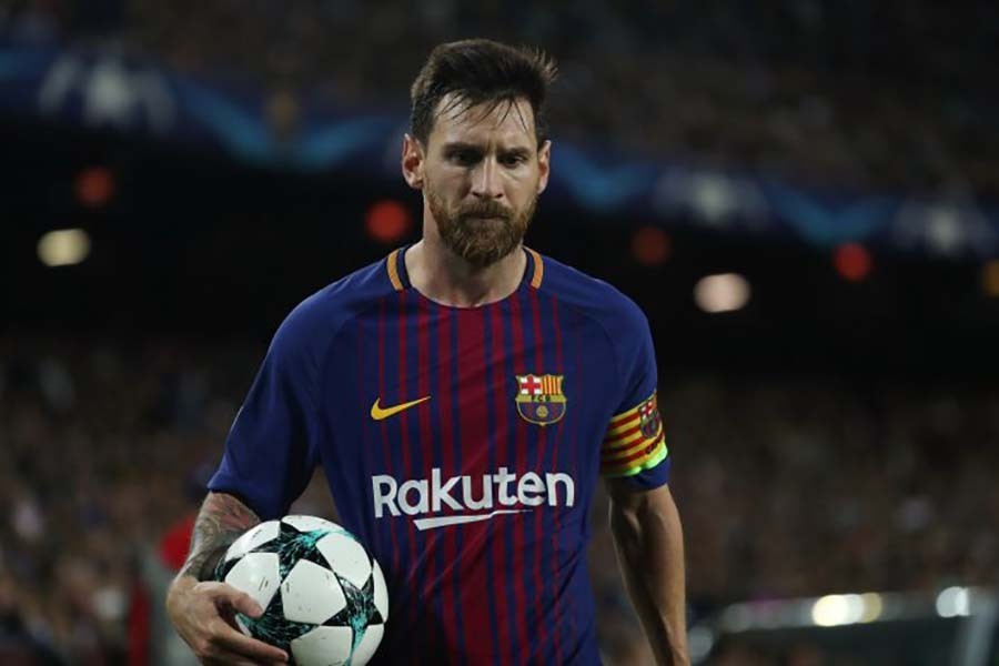 Messi says he will stay at Barcelona after all