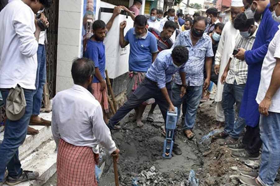 Titas Gas suspends eight officials over Narayanganj mosque blasts