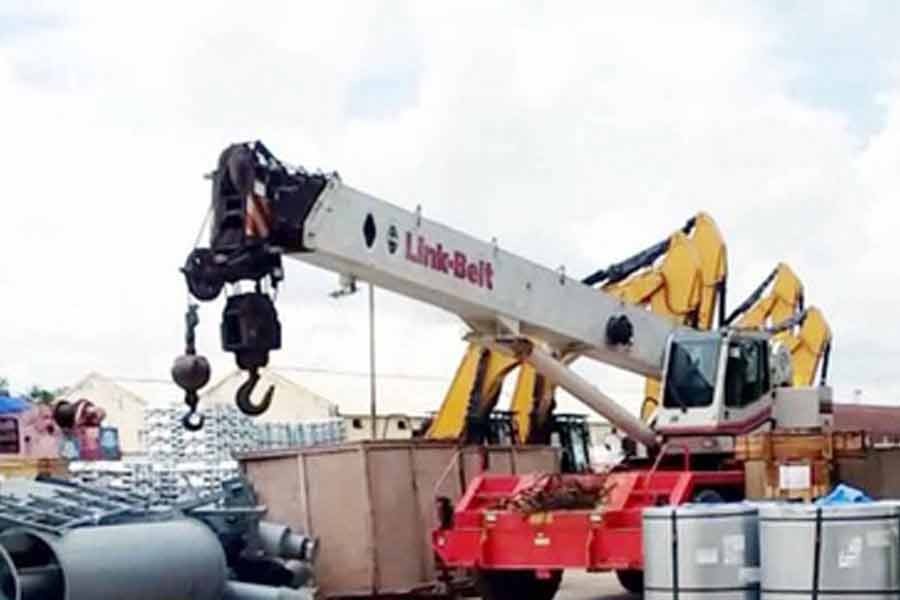 Imported goods under open sky in Benapole