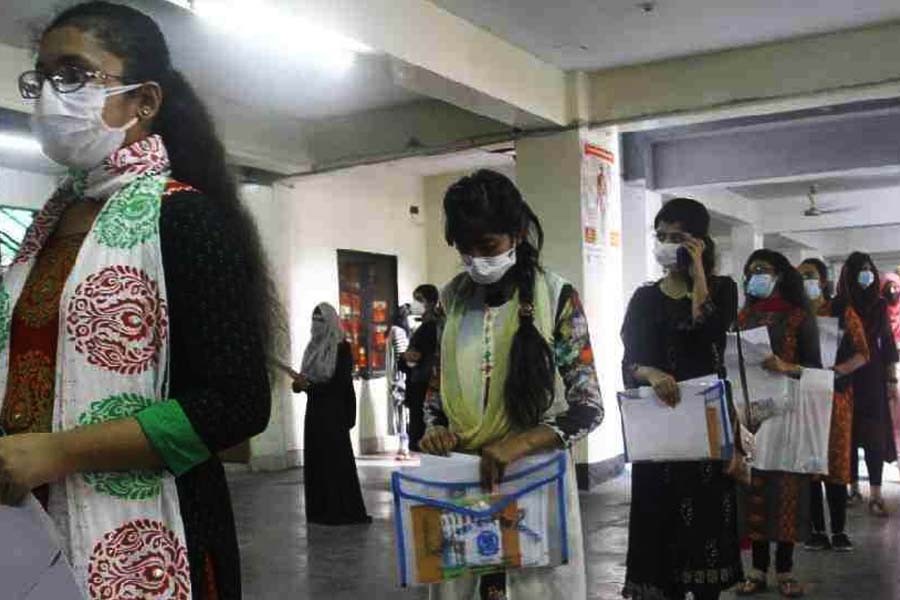 Class XI admission: Many colleges not going by Covid-19 health rules