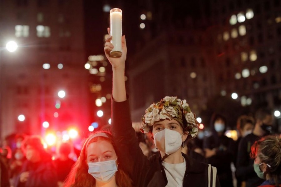 People gather for a vigil outside of the New York State Civil Supreme Court building held for recently passed Associate Justice of the Supreme Court of the United States Ruth Bader Ginsburg in Manhattan, New York City, US, September 19, 2020 — Reuters