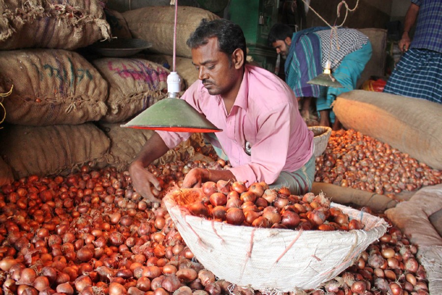 Onion price: Govt sends monitoring teams to seven dists, three ports