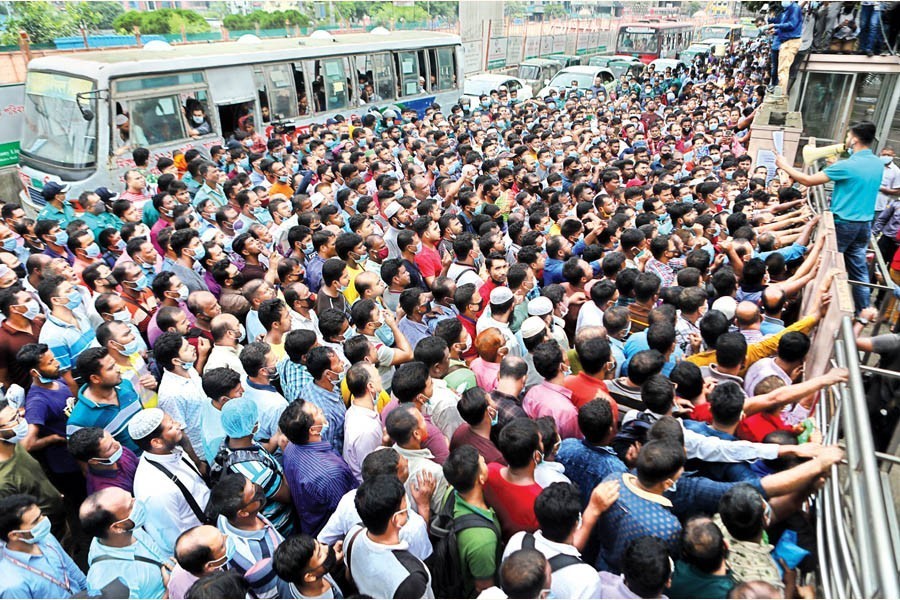 Migrant workers lay siege to Dhaka streets, demanding Saudi visa, iqama