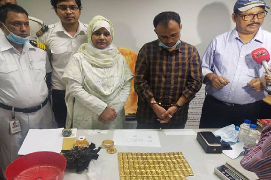 Man held with 82 gold bars at Shah Amanat airport