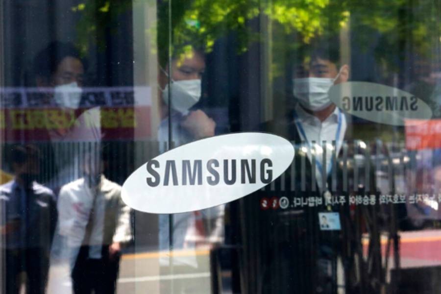 Samsung Electronics' operating profit hits two-year high in Q3