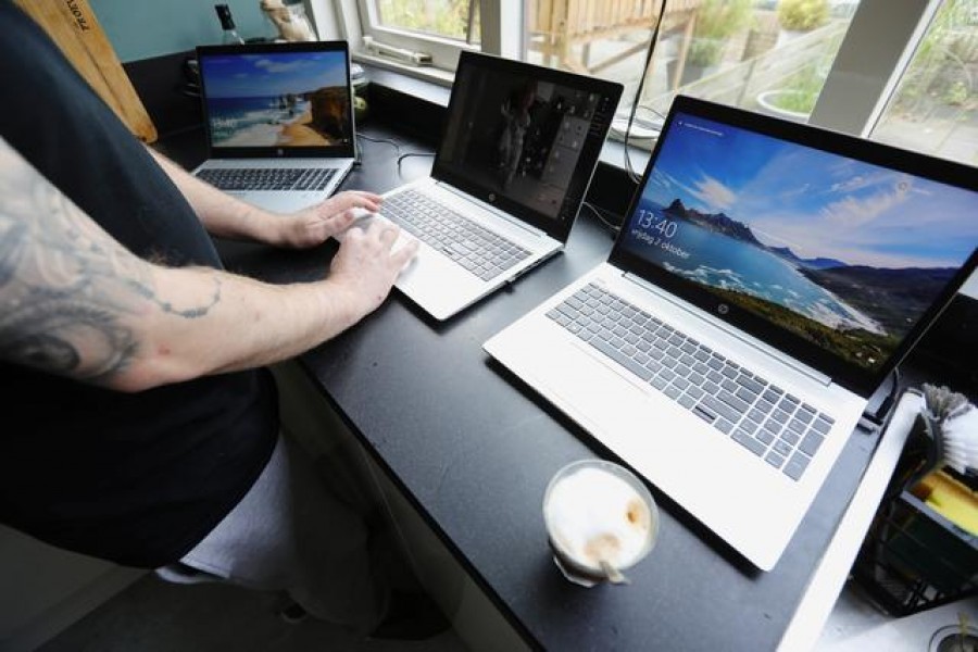 Nearly nine out of 10 workers want to keep work-from-home option, survey shows
