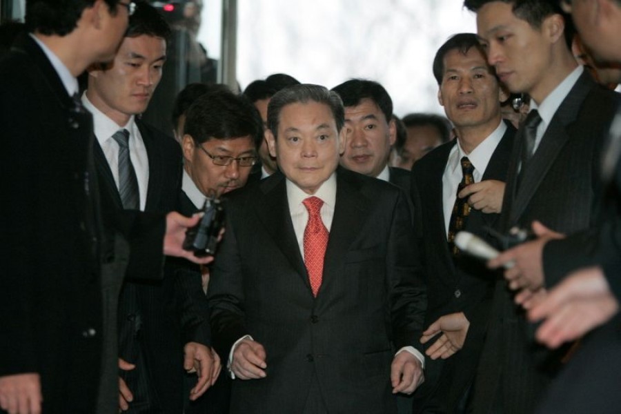 Samsung's Lee: Tainted titan who built a global tech giant