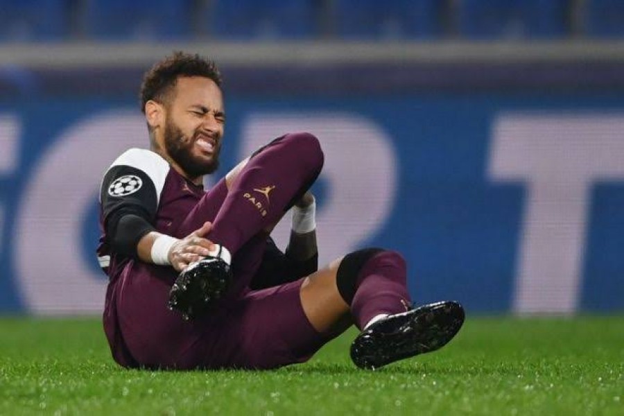 Paris St Germain's Neymar reacts after sustaining an injury during Champions League clash against Istanbul  Basaksehir — Pool via Reuters