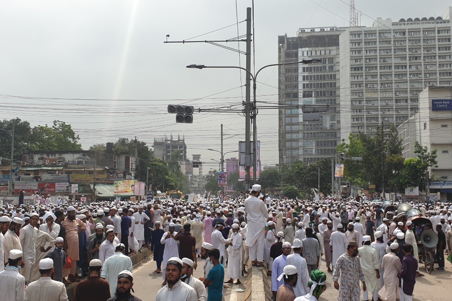 Hundreds of thousands gather in Dhaka to protest French caricatures of Prophet Muhammad