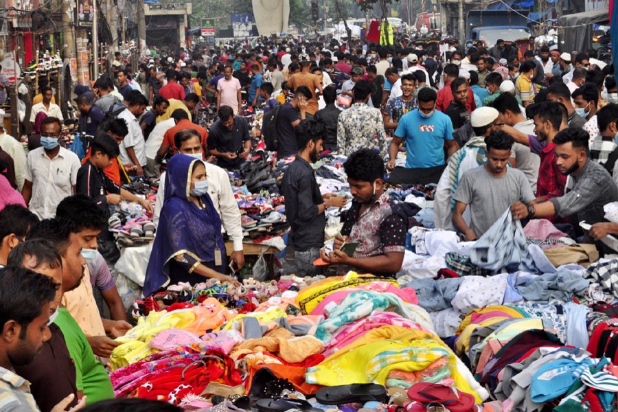 Sales of warm clothes increase as winter almost arrives