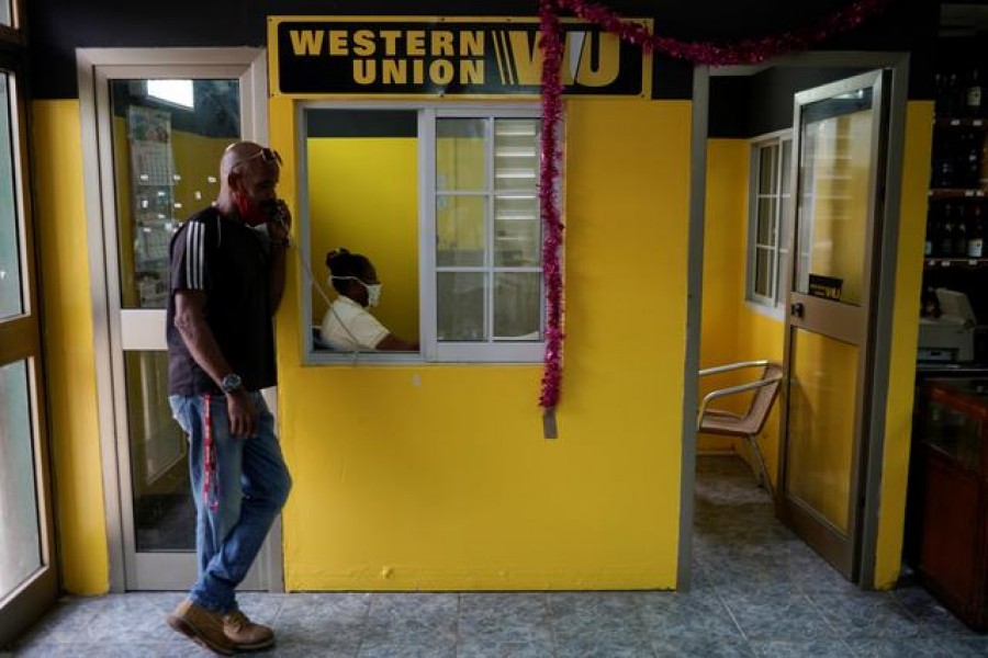 Western Union says suspending US money transfers to Cuba in 10 days