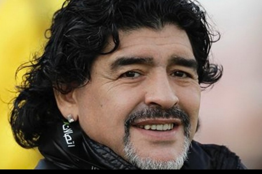 Football legend Diego Maradona dies