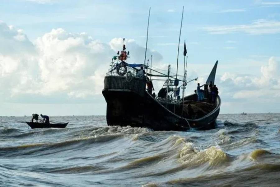 Myanmar returns nine Bangladeshi fishermen