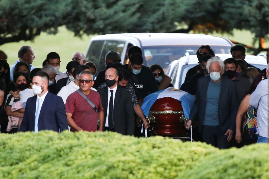 Friends and family carry the casket of football legend Diego Armando Maradona, at the cemetery in Buenos Aires, Argentina on November 26, 2020 — Reuters photo