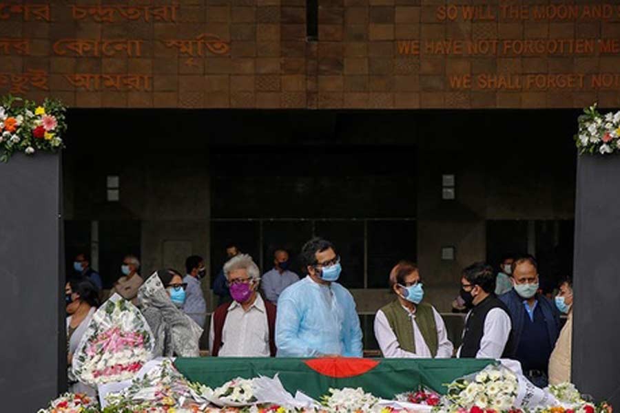 Aly Zaker laid to rest at Banani graveyard