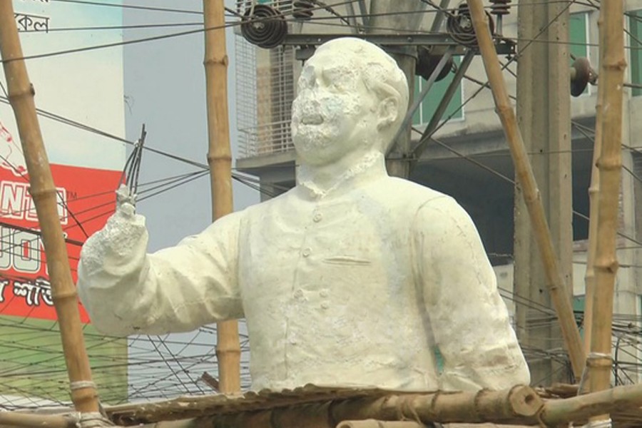 Miscreants vandalise sculpture of Bangabandhu in Kushtia
