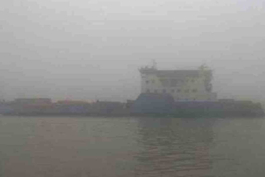 Dense fog disrupts Paturia-Daulatdia ferry services