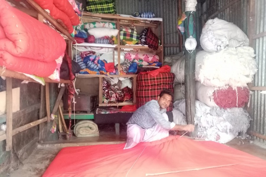 Mattress makers in Netrakona get busy as winter sets in