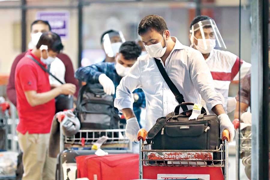 Govt imposes mandatory 14-day institutional quarantine on arrivals from UK