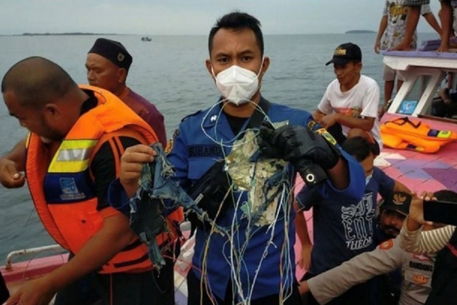 Indonesian navy determines coordinates of missing plane