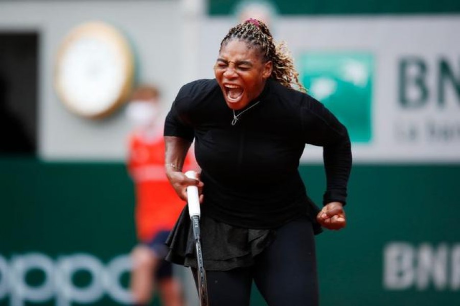 Tennis - French Open - Roland Garros, Paris, France - September 28, 2020 Serena Williams of the U.S. reacts during her first round match against Kristie Ahn of the U.S. REUTERS/Gonzalo Fuentes