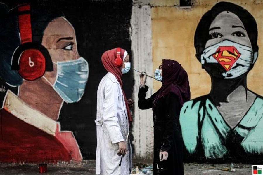 Palestinian artists paint large on Gaza city walls to raise awareness of the importance of wearing the mask as a prevention tool against the Covid-19  —The Palestine Chronicle