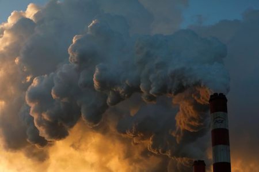 Smoke and steam billow from the Belchatow Power Station, Europe's largest coal-fired power plant, near Belchatow, Poland, November 28, 2018. REUTERS/Kacper Pempel/File Photo/File Photo