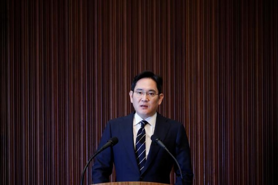 Samsung's Lee receives two and a half years for bribery