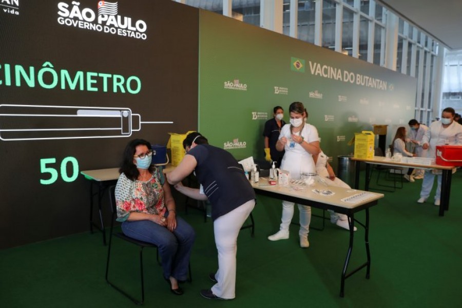 Health care workers receive a dose of the Sinovac's coronavirus disease (Covid-19) vaccine, after Brazil health regulator Anvisa approved its emergency use at Hospital das Clinicas in Sao Paulo, Brazil on January 17, 2021 — Reuters photo