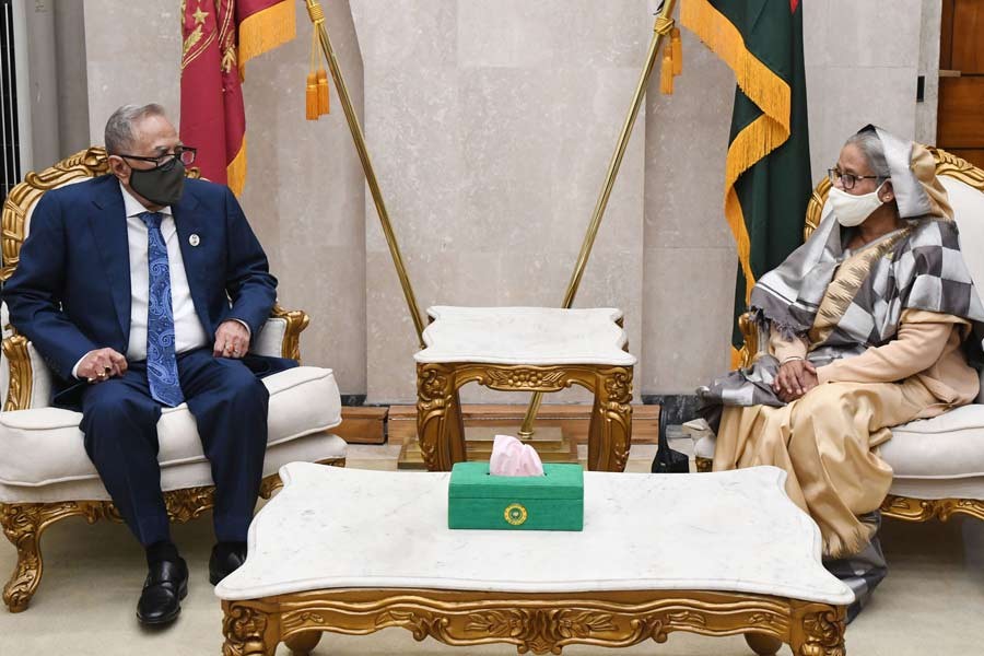 PM pays courtesy call on President